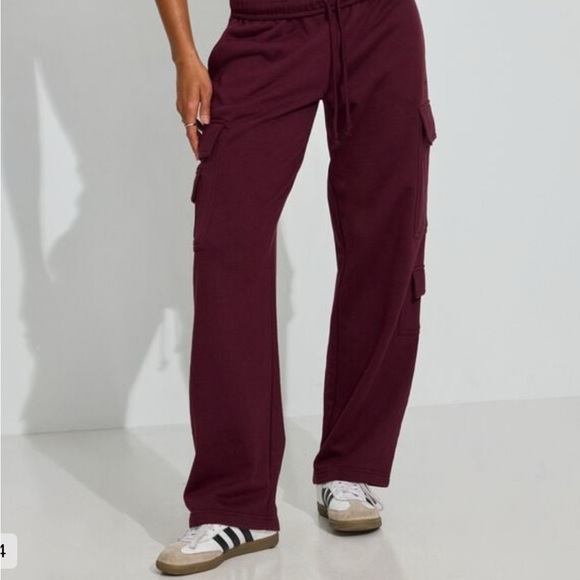 GARAGE Women's Burgundy Cargo Pants Size Small - Picture 1 of 3